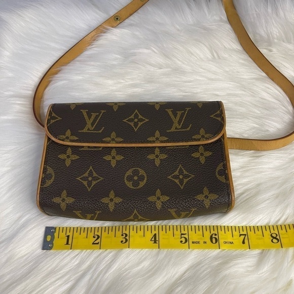 LOUIS VUITTON florentine waist/ shoulder bag in monogram - Picture 16 of 16